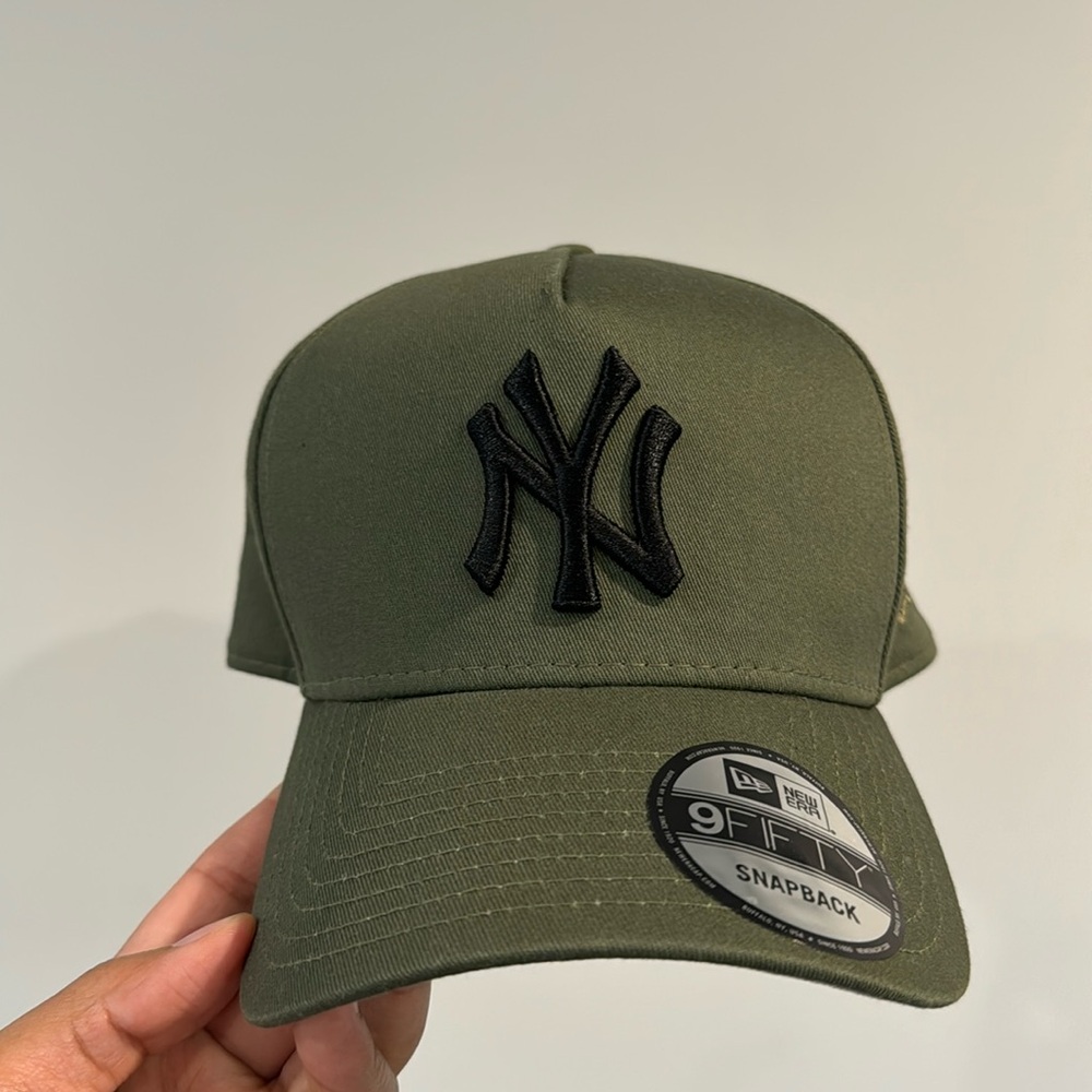 New Era Yankees SnapBack in green with tags